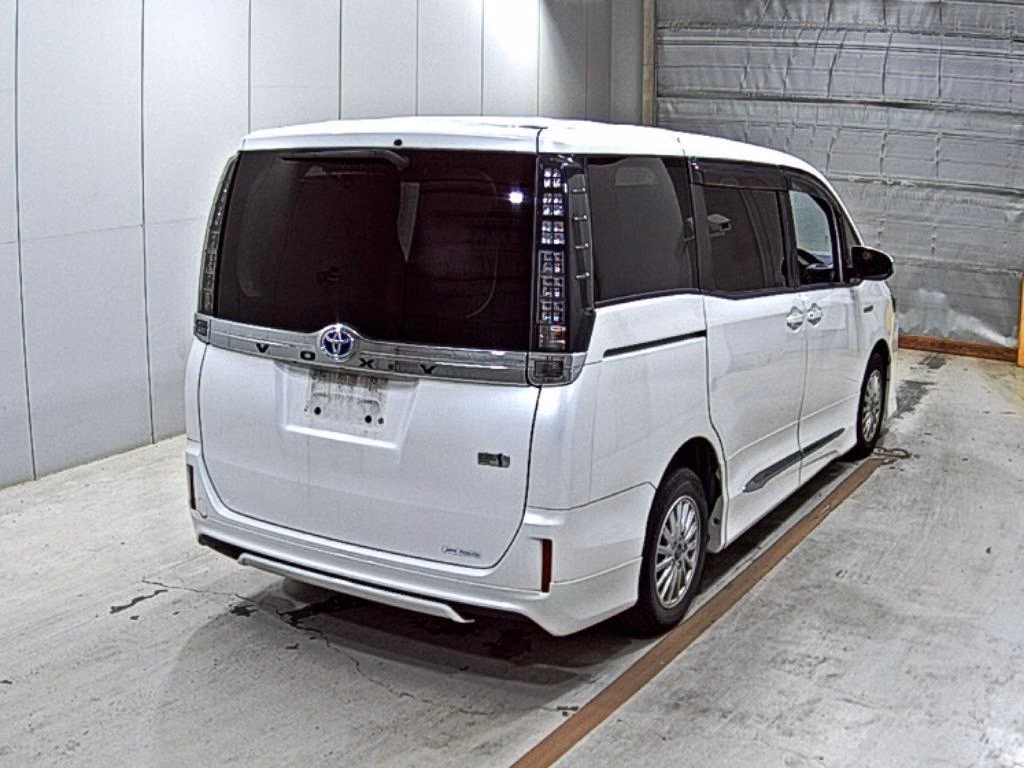 TOYOTA VOXY