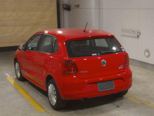 VOLKSWAGEN POLO