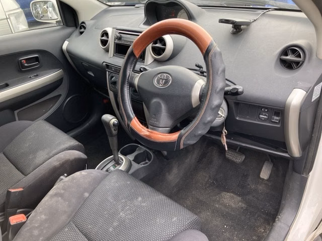 TOYOTA IST