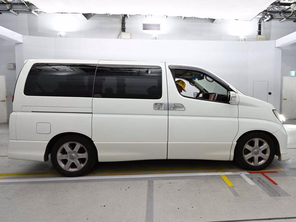 NISSAN ELGRAND