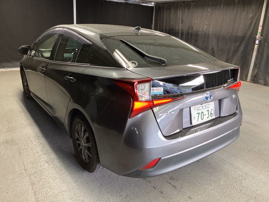 TOYOTA PRIUS