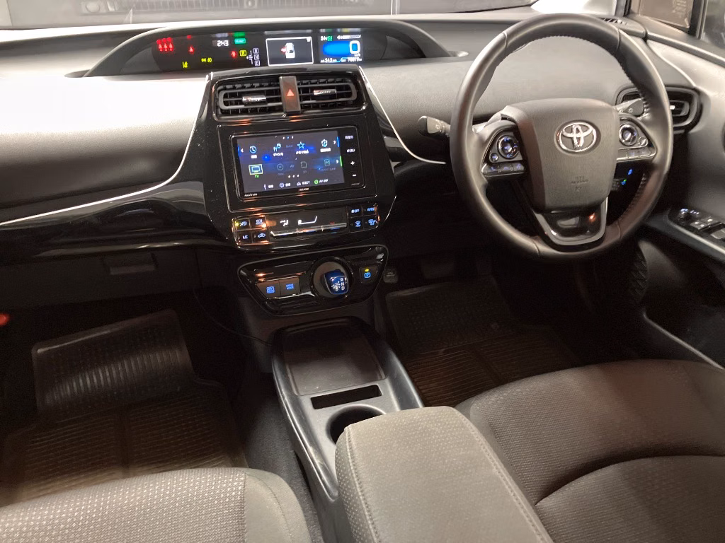 TOYOTA PRIUS