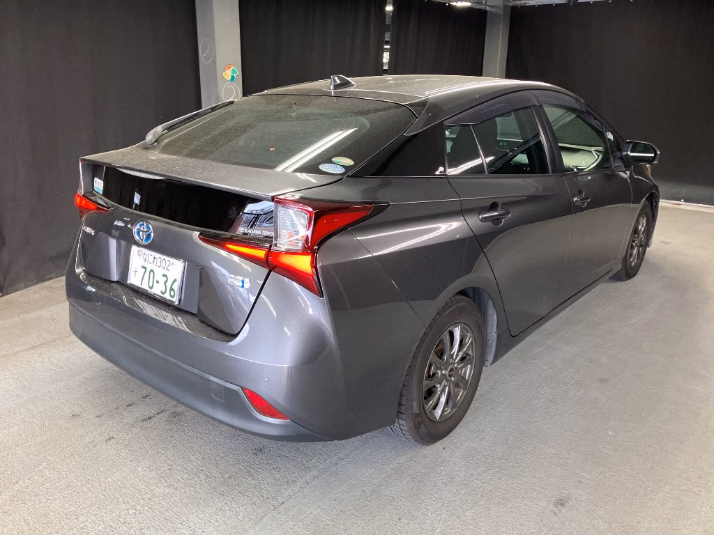 TOYOTA PRIUS