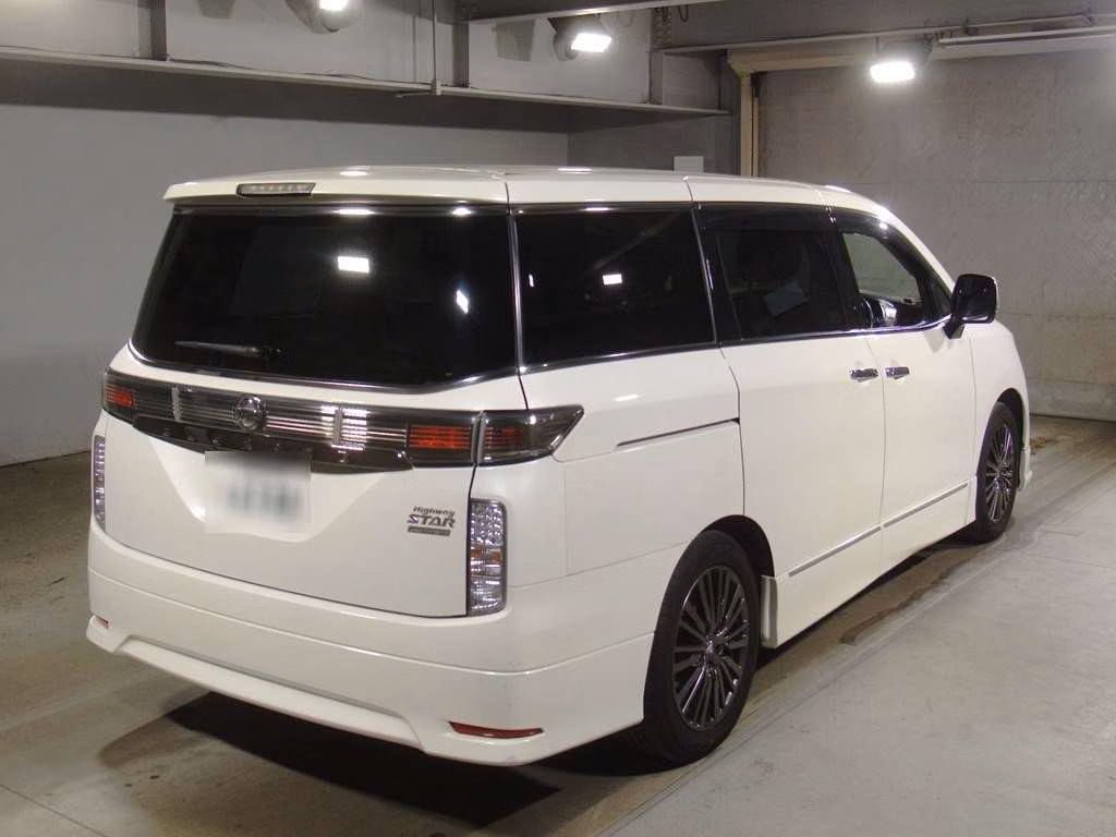 NISSAN ELGRAND