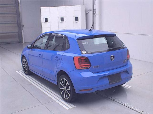 VOLKSWAGEN POLO