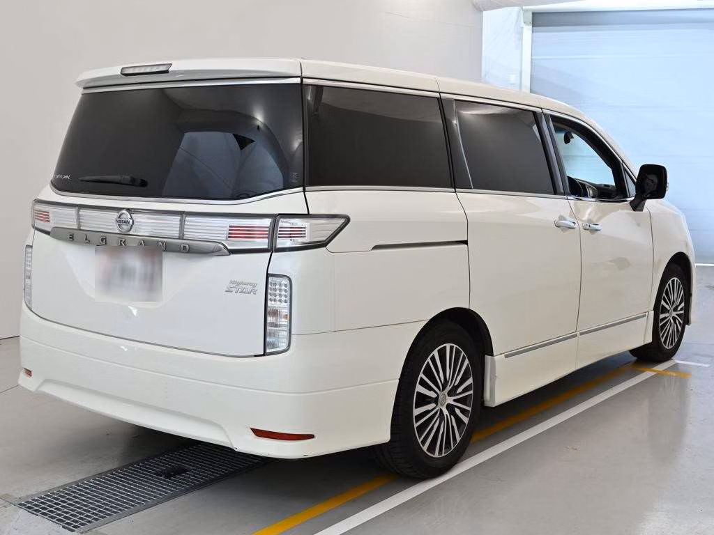 NISSAN ELGRAND