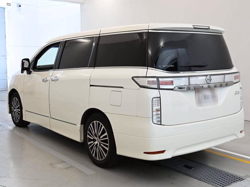 NISSAN ELGRAND