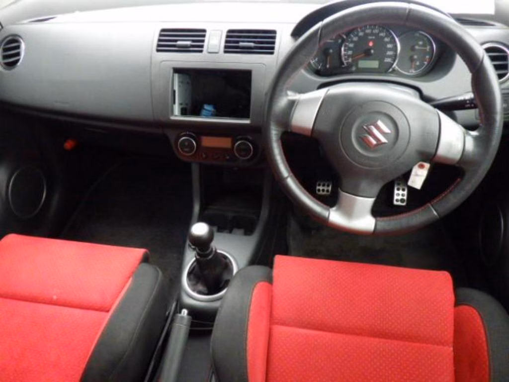 SUZUKI SWIFT