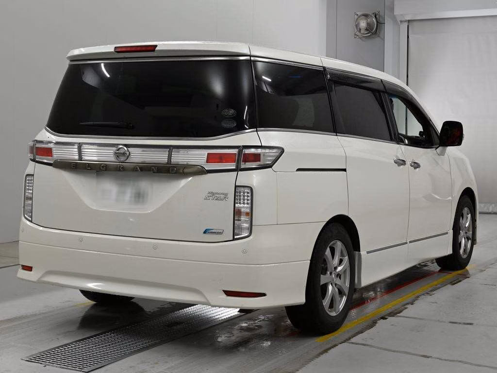 NISSAN ELGRAND