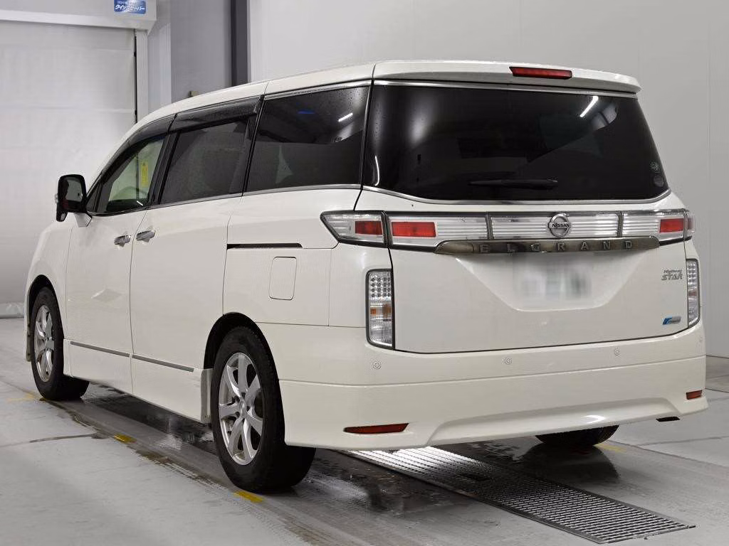 NISSAN ELGRAND