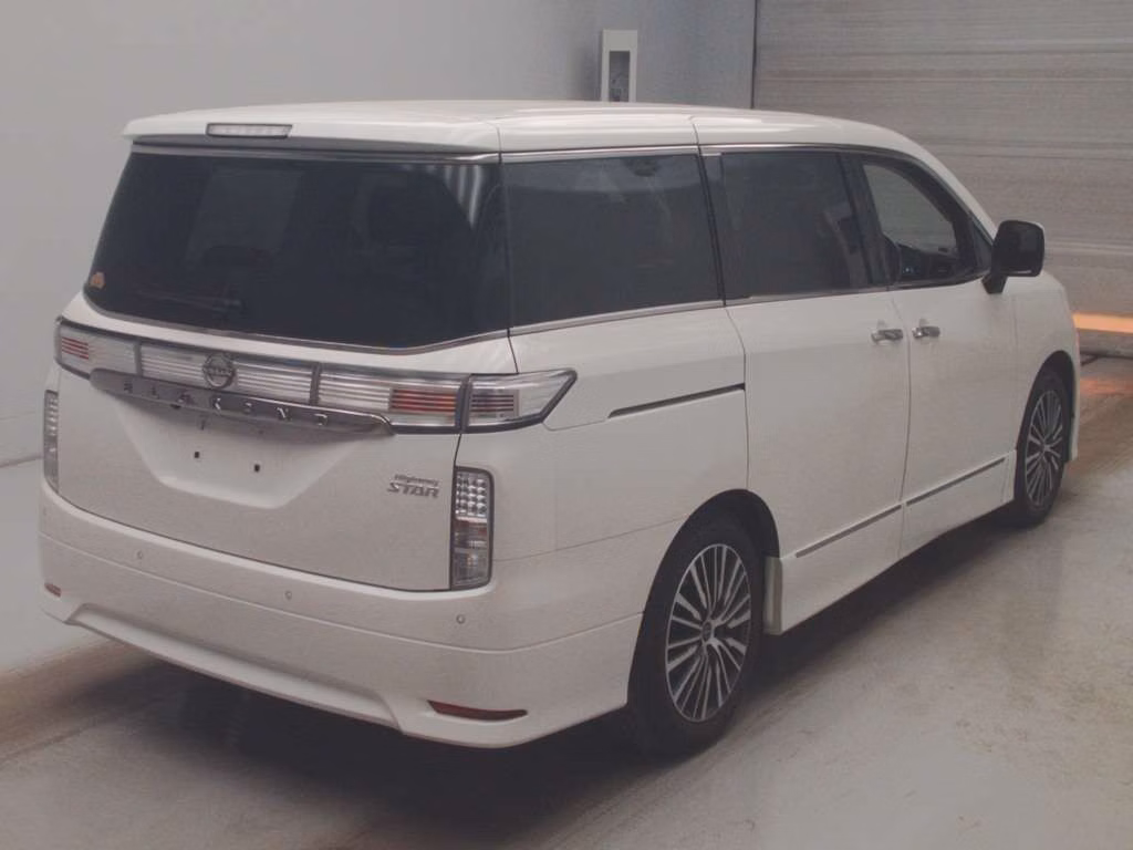 NISSAN ELGRAND