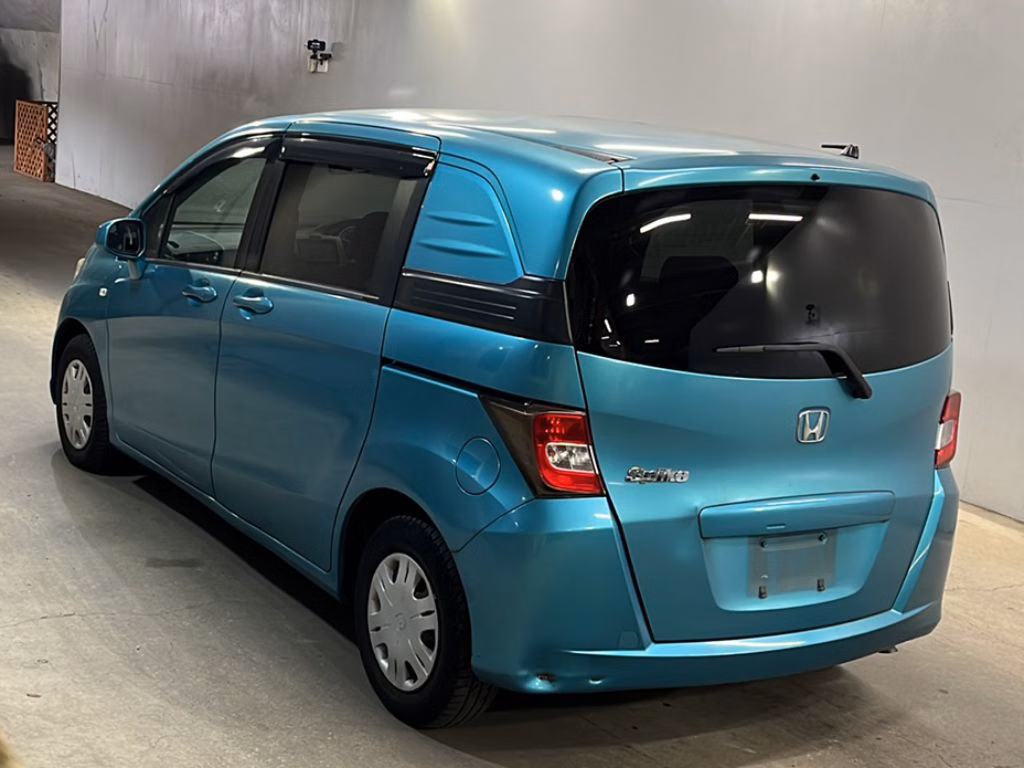 HONDA FREED SPIKE