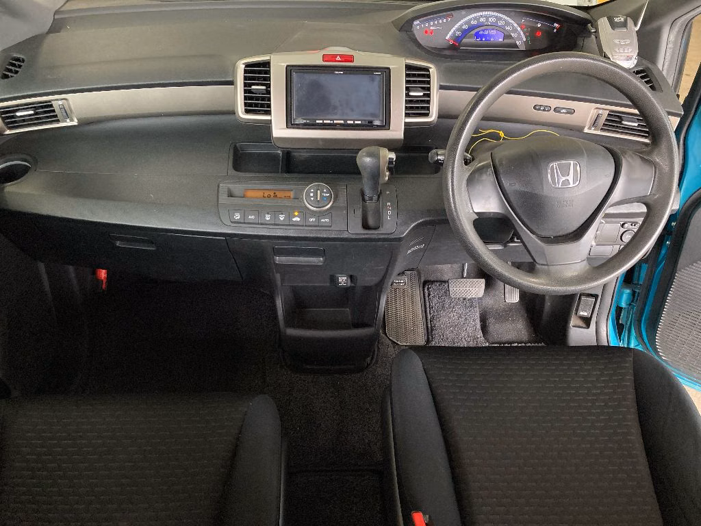 HONDA FREED SPIKE