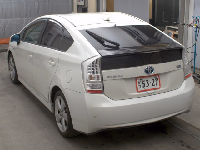 TOYOTA PRIUS