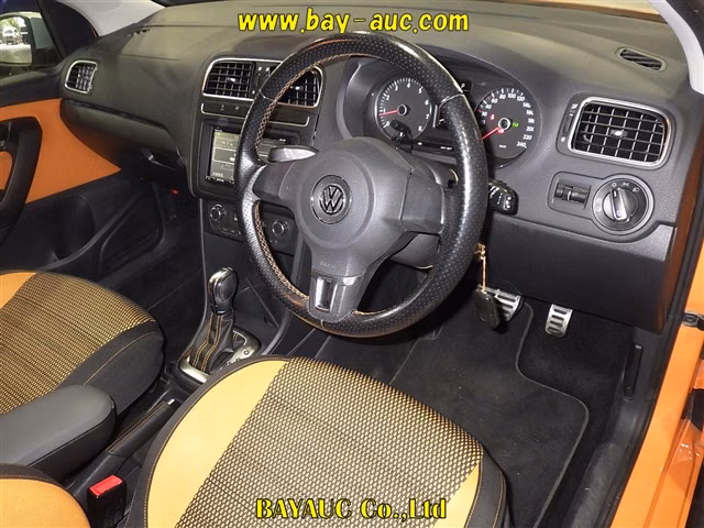 VOLKSWAGEN POLO