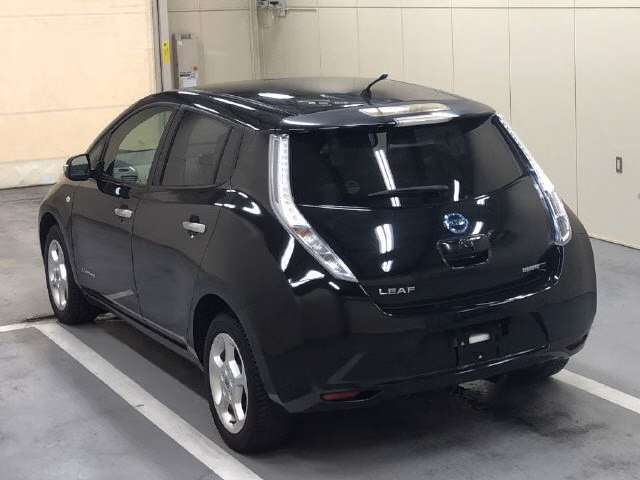 NISSAN LEAF