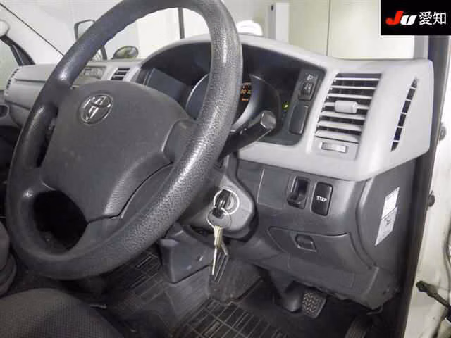 TOYOTA REGIUS ACE