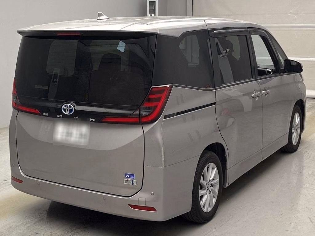 TOYOTA NOAH