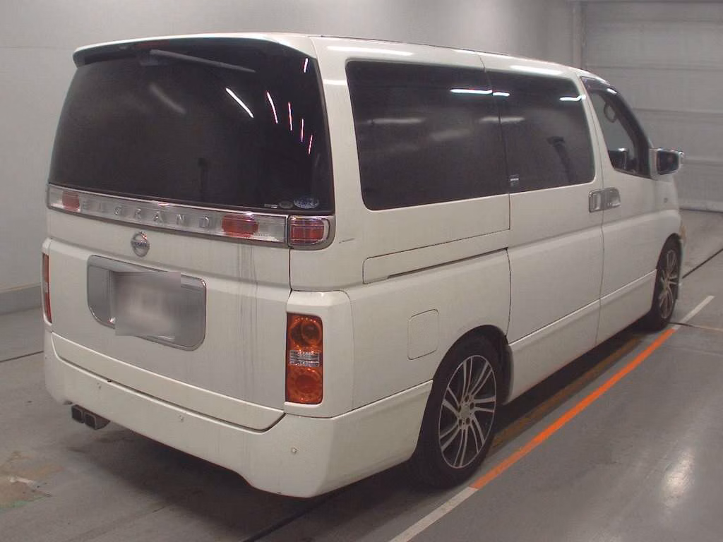 NISSAN ELGRAND