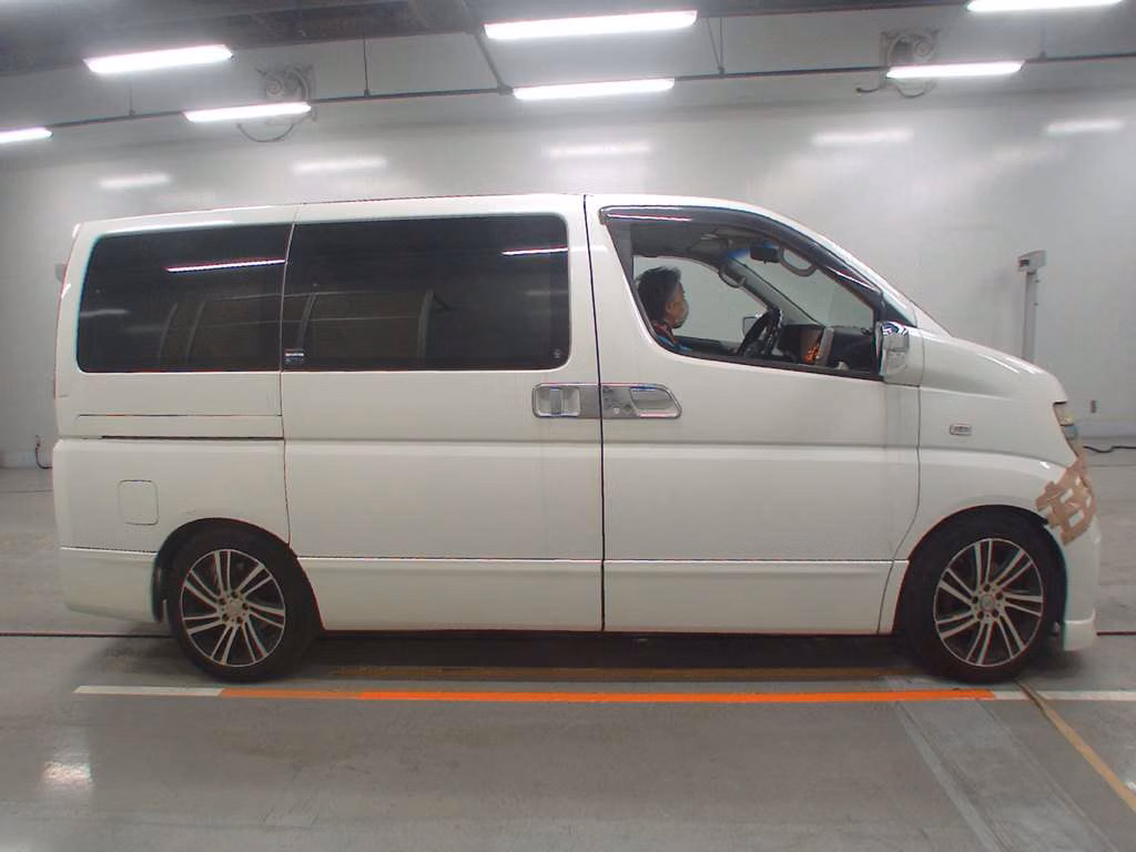 NISSAN ELGRAND