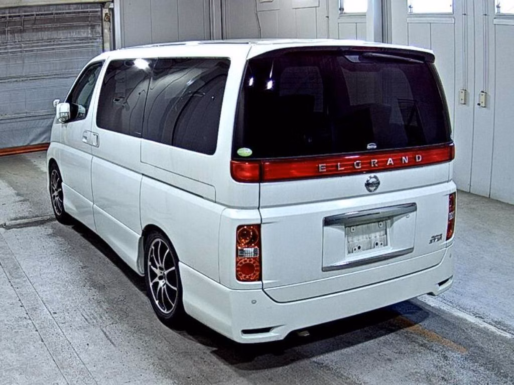 NISSAN ELGRAND