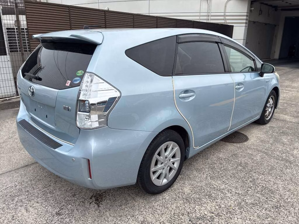 TOYOTA PRIUS ALPHA