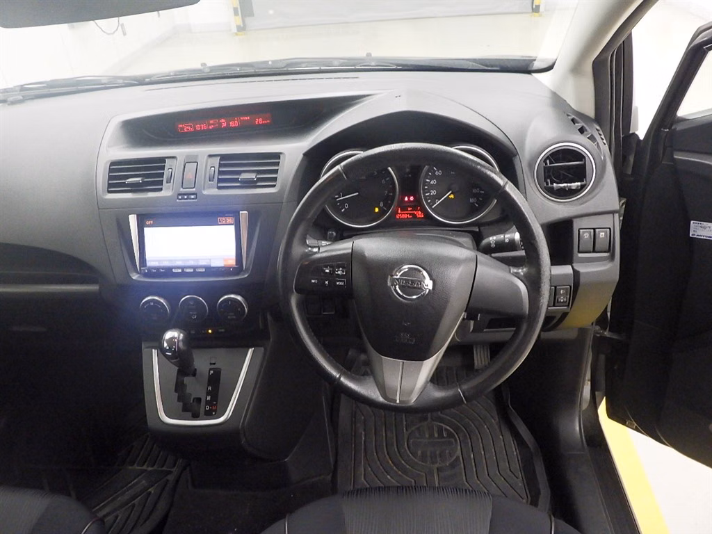 NISSAN LAFESTA