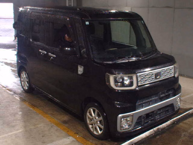 DAIHATSU WAKE