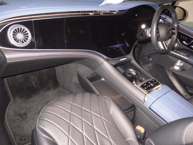 MERCEDES-BENZ EQS