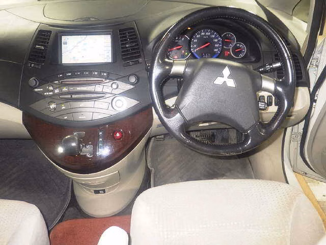 MITSUBISHI GRANDIS