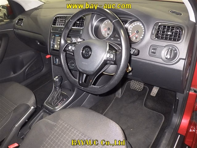VOLKSWAGEN POLO