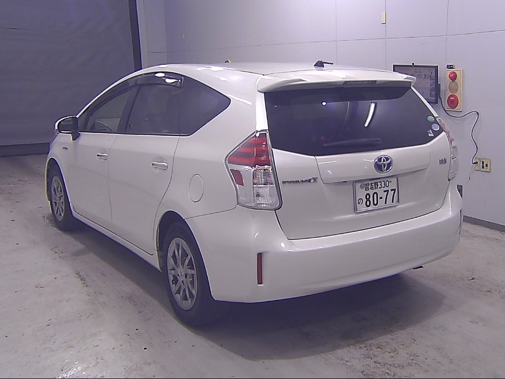 TOYOTA PRIUS ALPHA