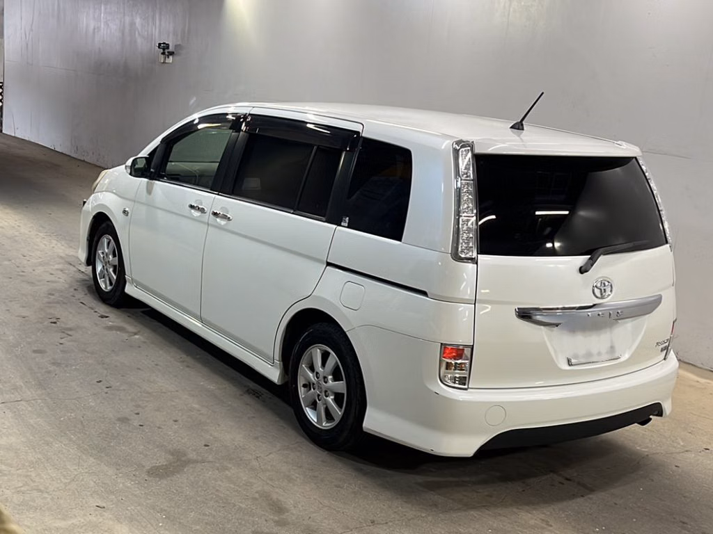 TOYOTA ISIS