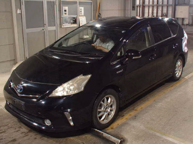 TOYOTA PRIUS ALPHA