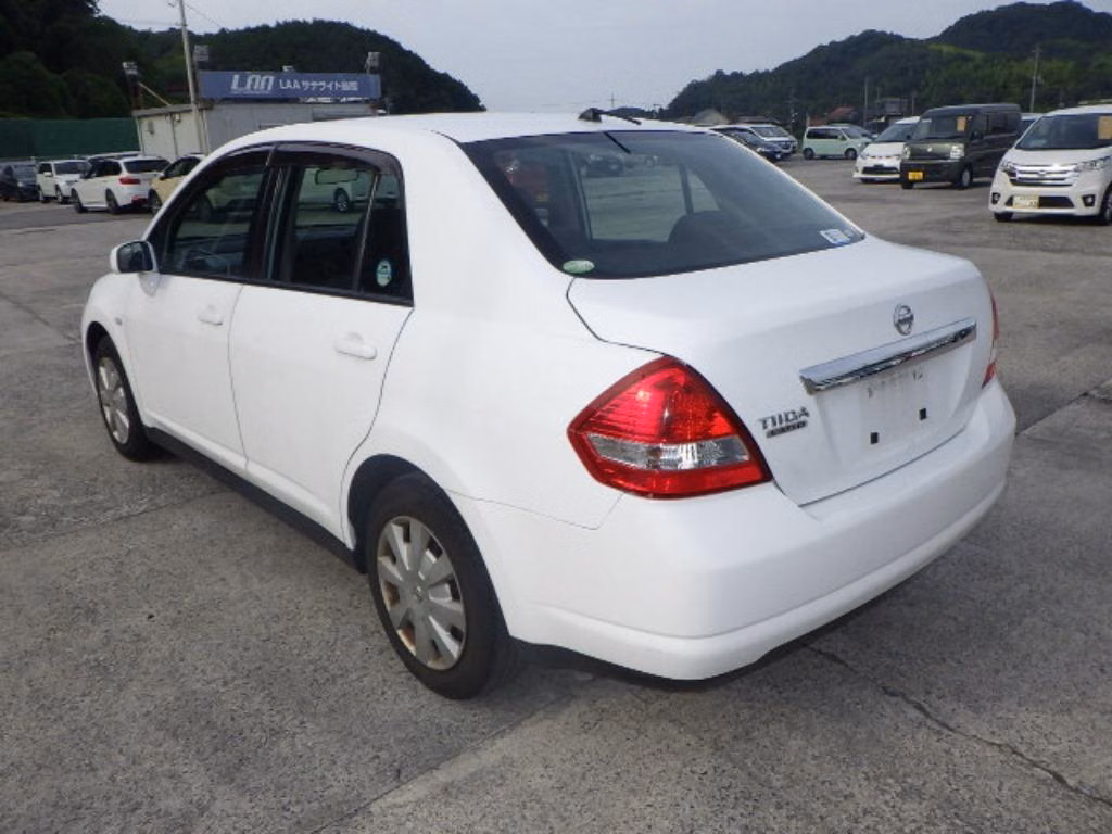 NISSAN TIIDA LATIO