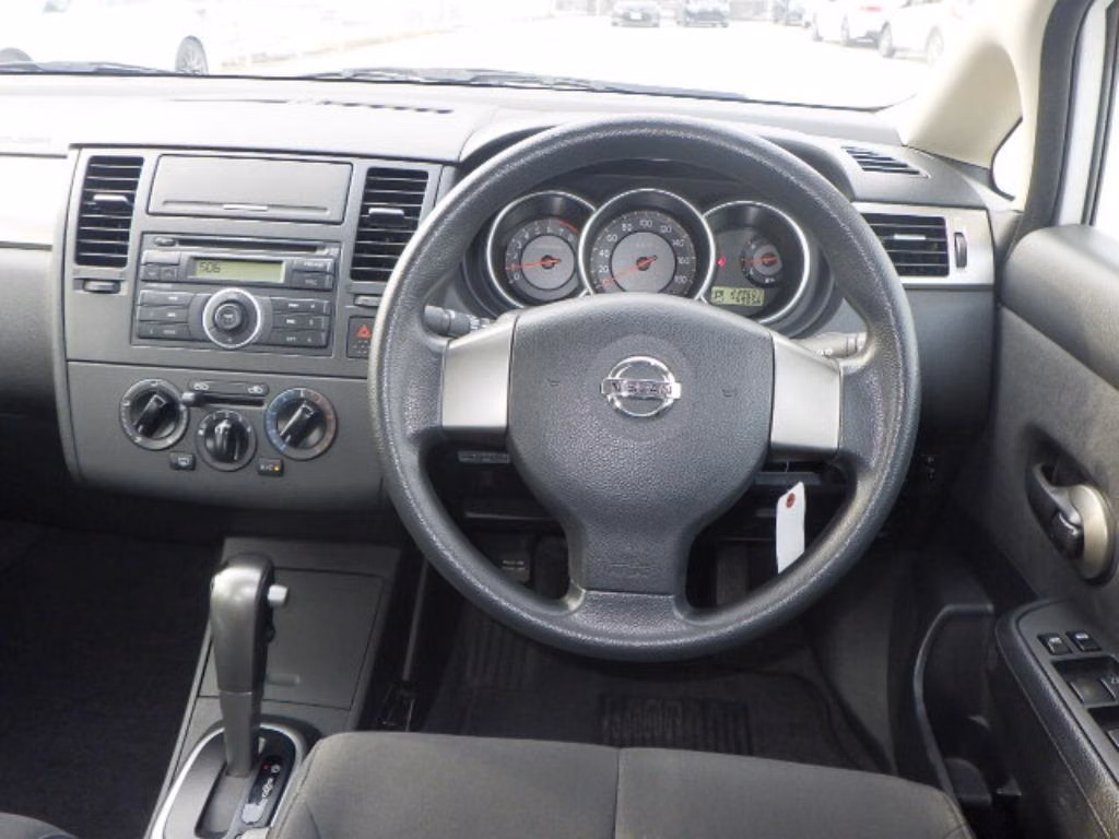 NISSAN TIIDA LATIO