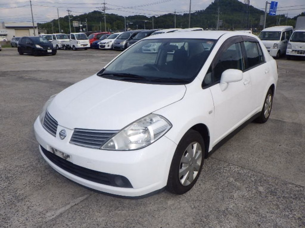 NISSAN TIIDA LATIO