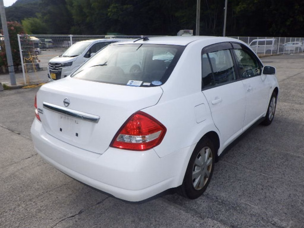 NISSAN TIIDA LATIO