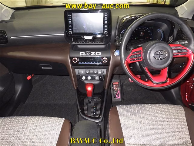 TOYOTA YARIS CROSS