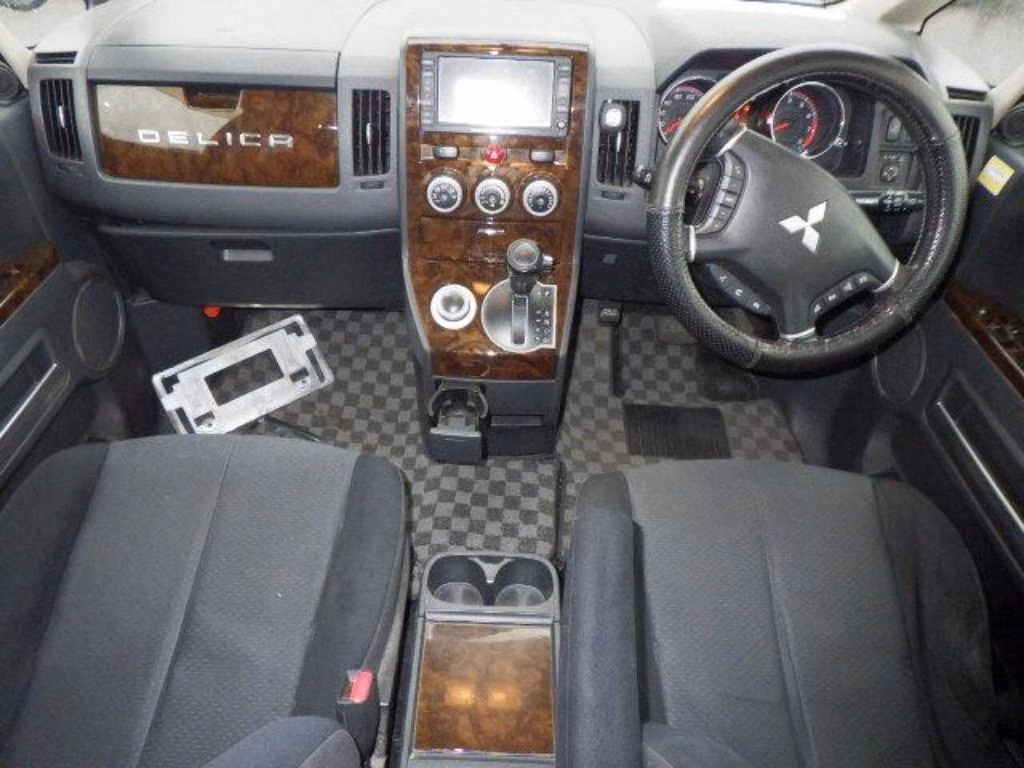 MITSUBISHI DELICA D:5