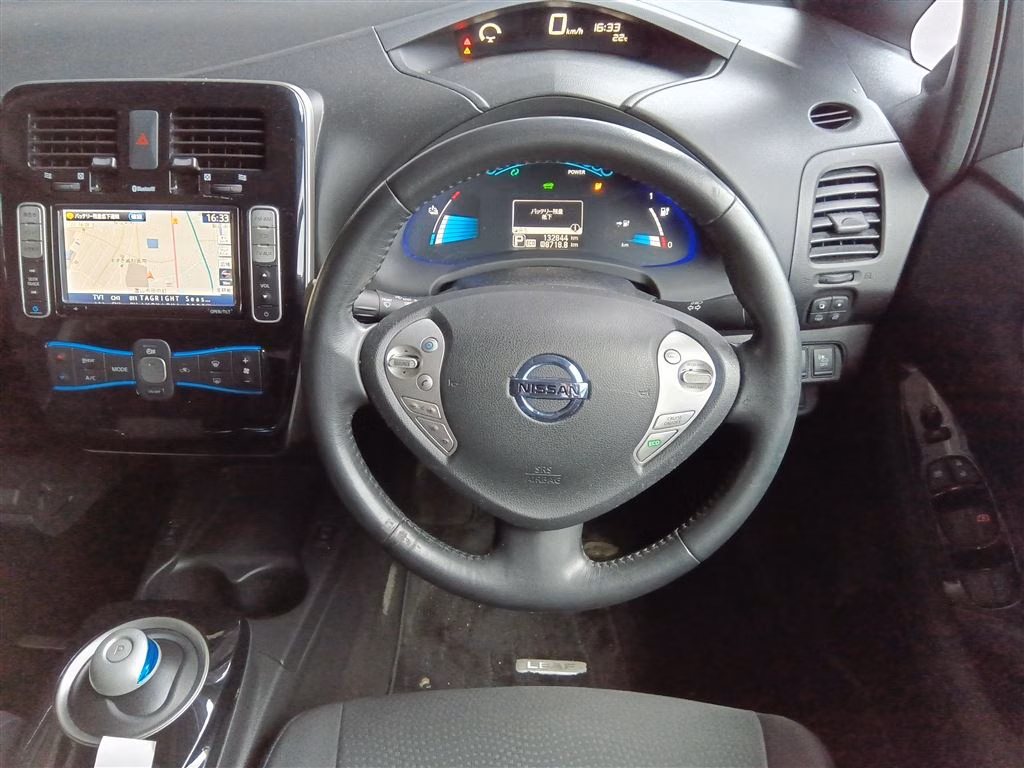 NISSAN LEAF