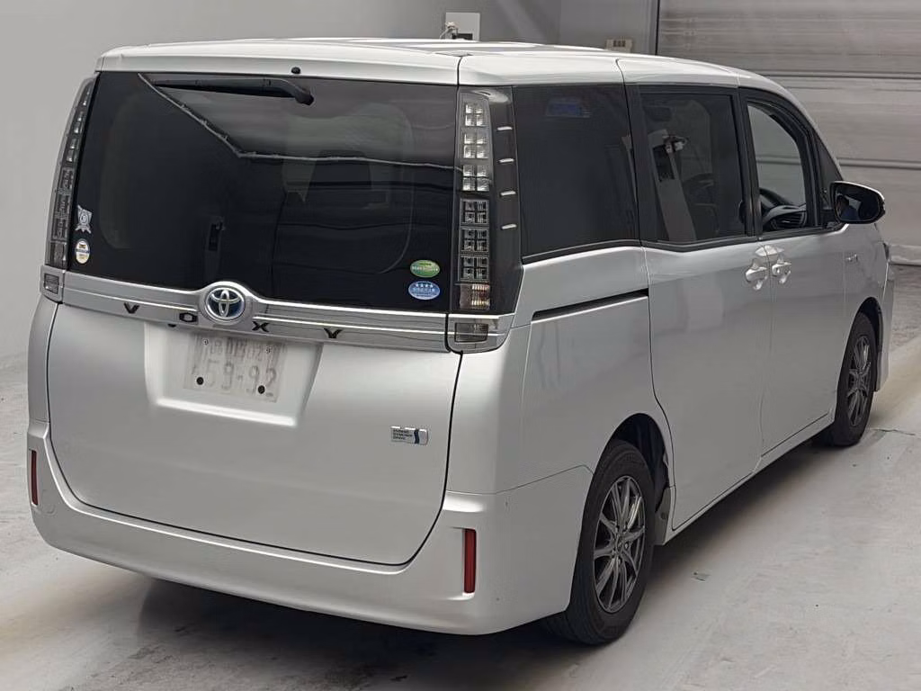 TOYOTA VOXY