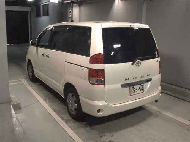 TOYOTA NOAH
