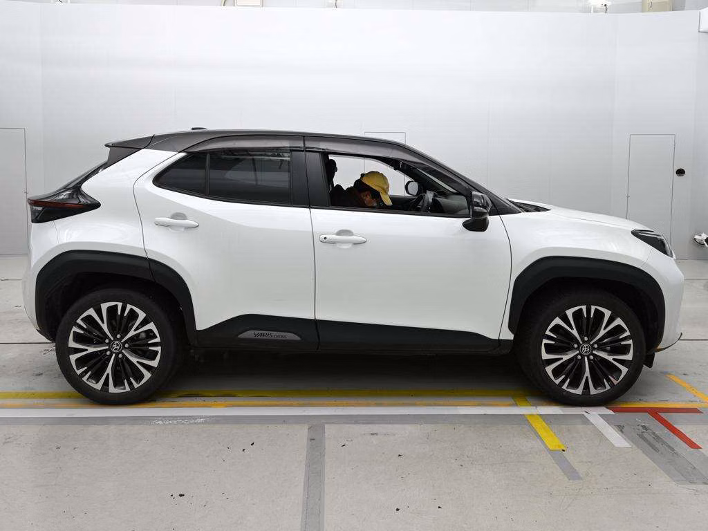 TOYOTA YARIS CROSS