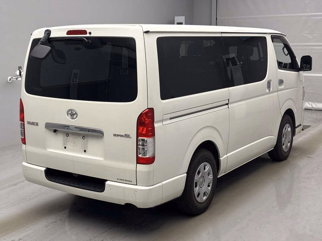 TOYOTA REGIUS ACE