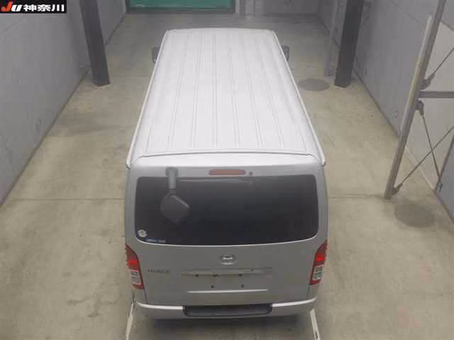 TOYOTA REGIUS ACE