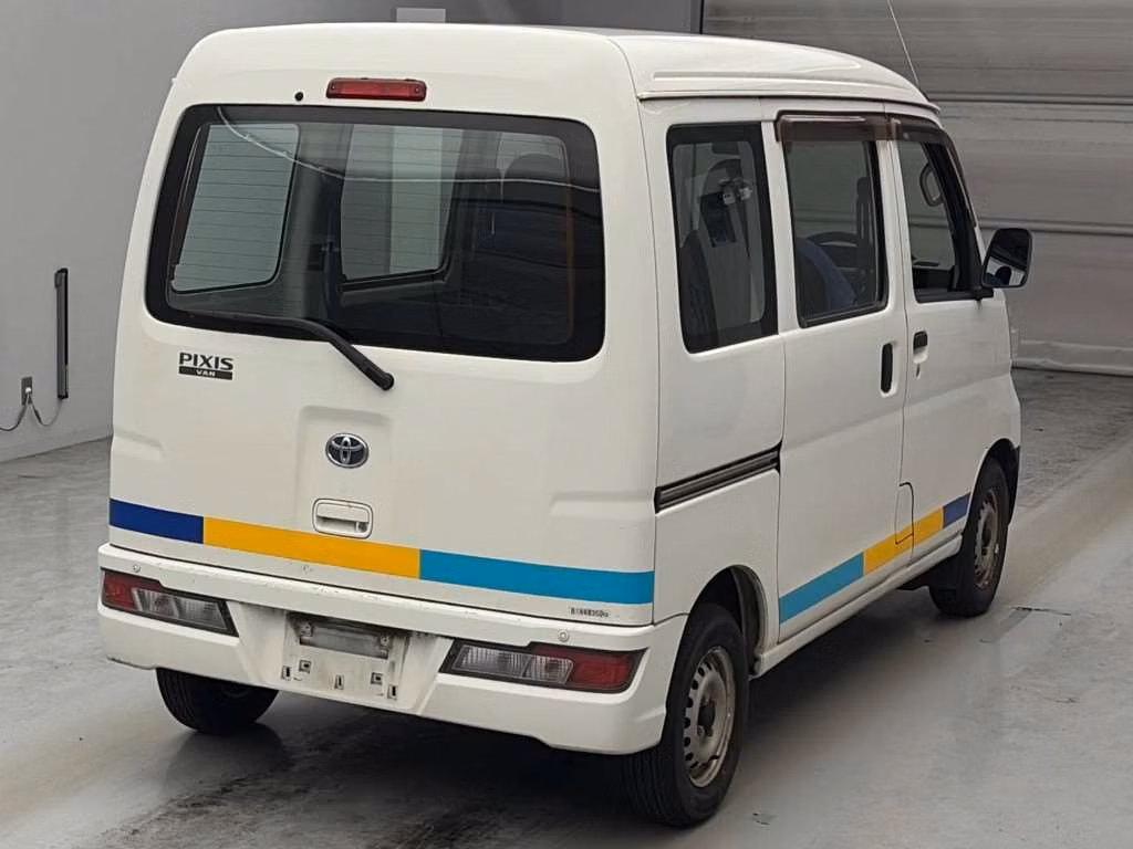 TOYOTA PIXIS VAN