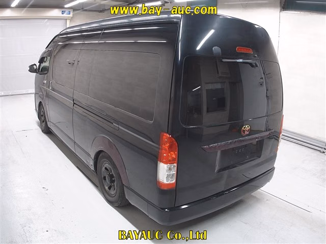 TOYOTA HIACE