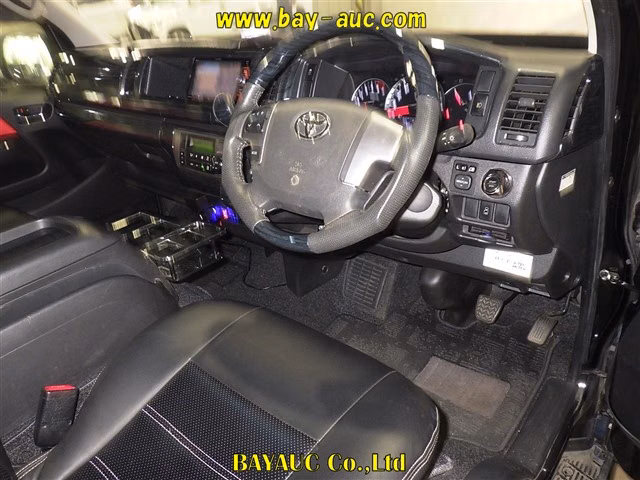 TOYOTA HIACE