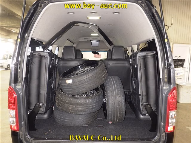 TOYOTA HIACE